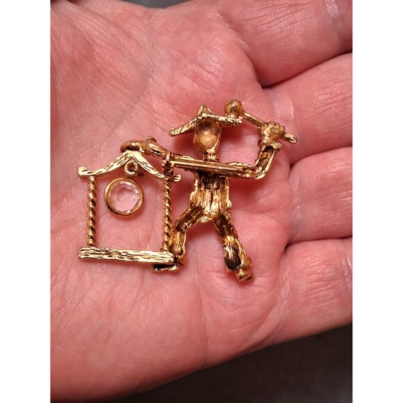 Vintage Asian Man Banging Gong Brooch Pin - Picture 3 of 3